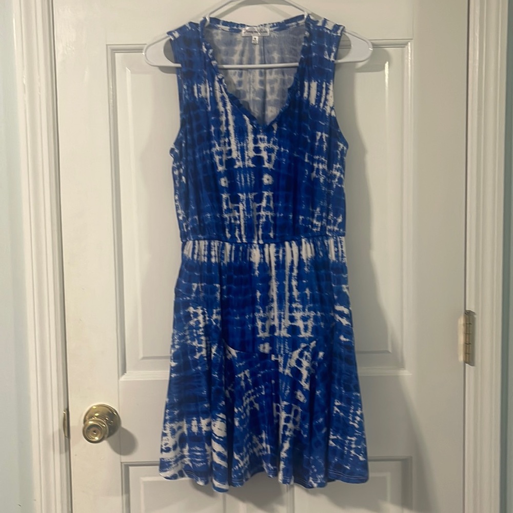 Cute junior size small casual blue dress.